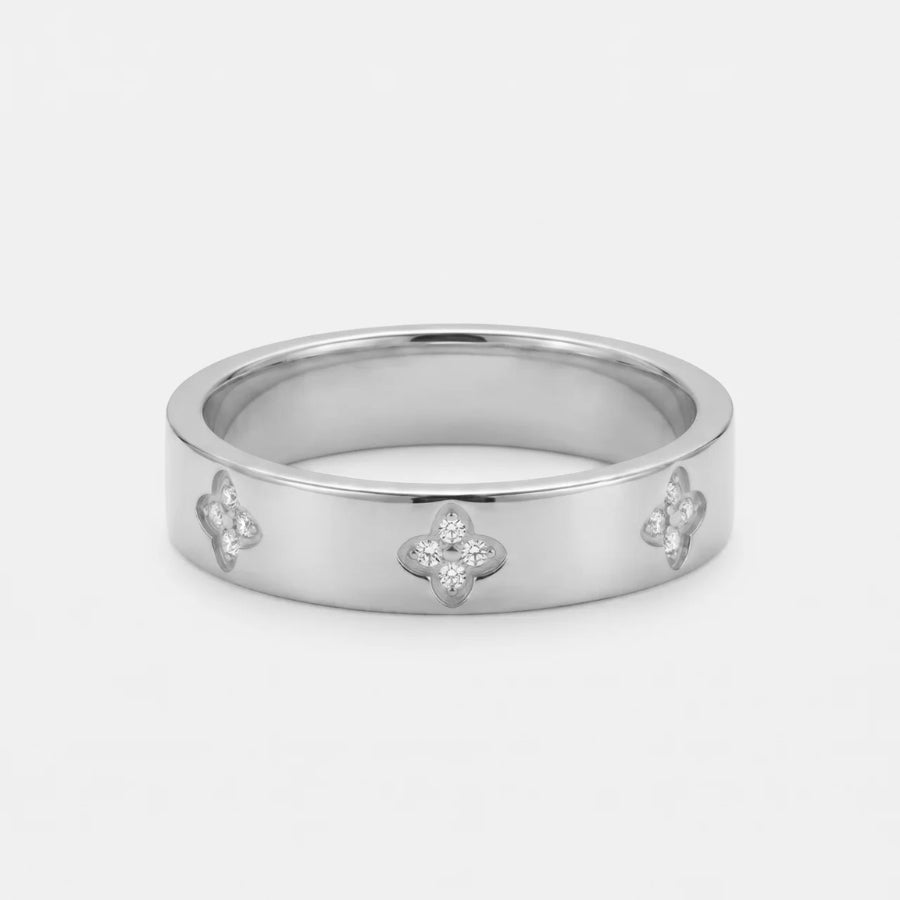 Clover Ring texture close-up